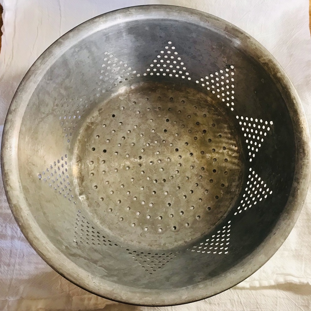 Vintage metal colander.  Good condition.